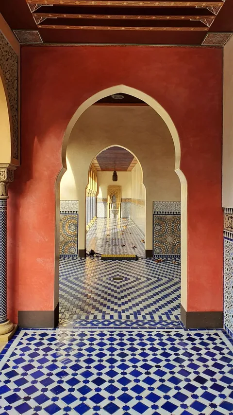 Beautiful Moorish style corridors in Berlin showcasing intricate tile patterns.