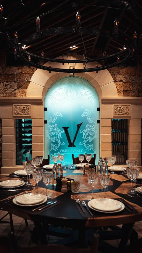 Luxurious restaurant table setting with circular dining arrangement and ornate details.