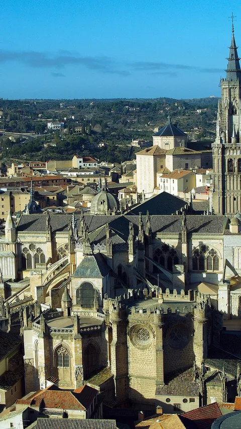 Toledo Cathedral and old town rooftops for Parador de Toledo guide